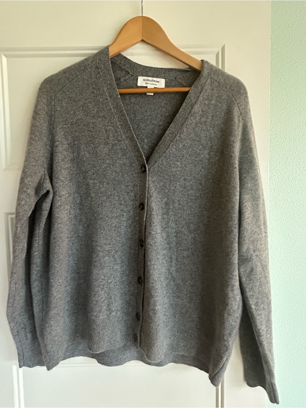 Women’s 100% CashmereV-Neck Cardigan by Nordstrom
